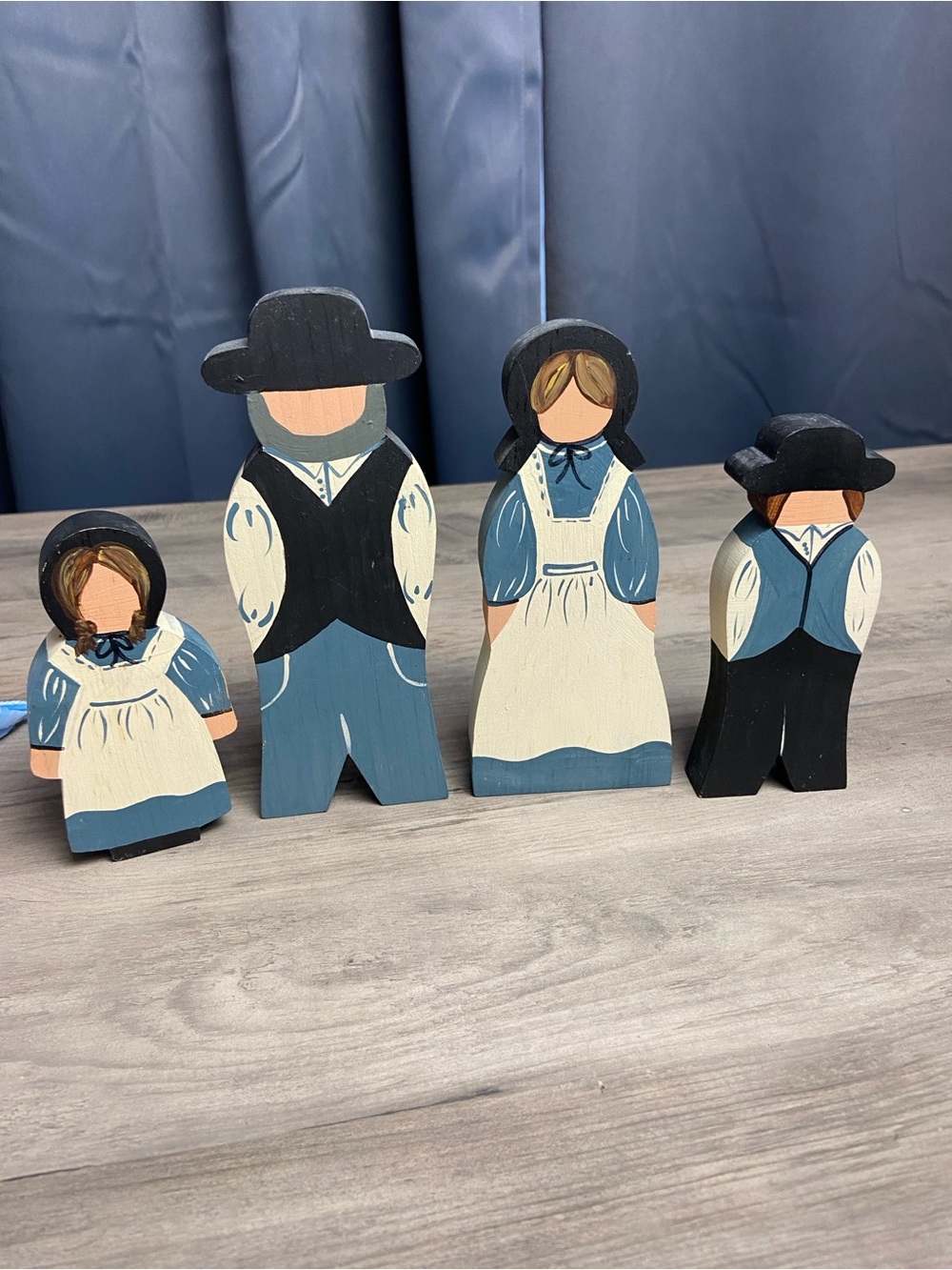 Vintage Hand-Painted Wooden Amish Family Figurines - Blue & Cream‎